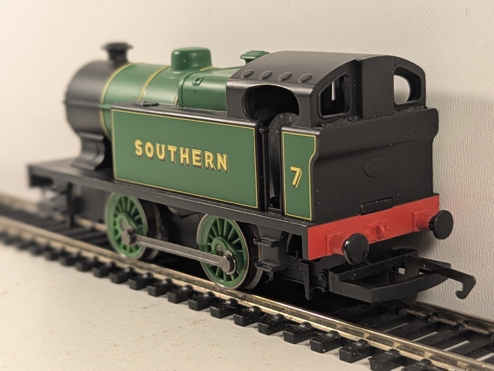 Hornby OO Gauge Southern 0-4-0T Industrial Locomotive '7' Steam Loco
