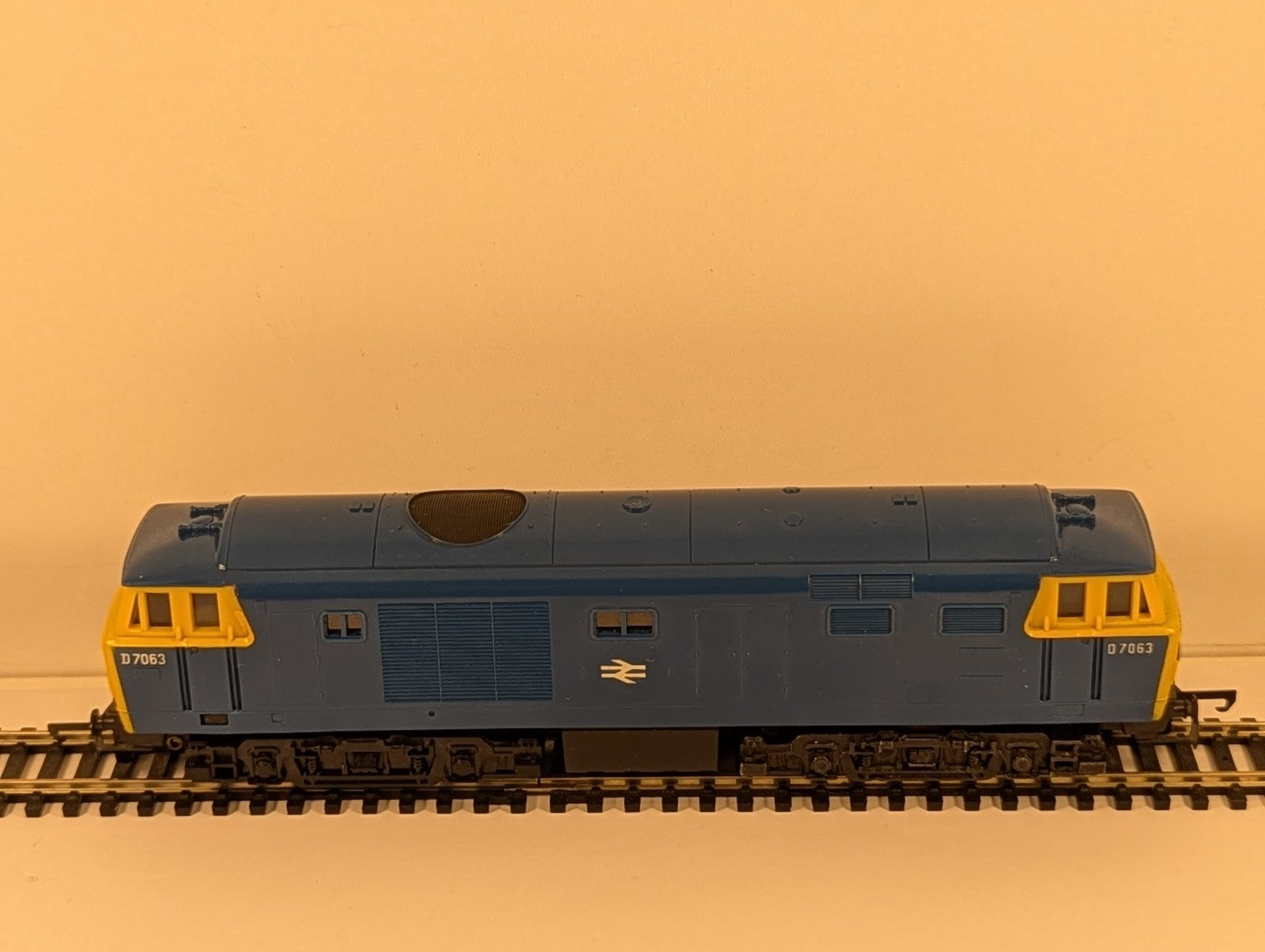 Tri-ang Hornby R758 OO Gauge Hymek Diesel BR Blue - Boxed