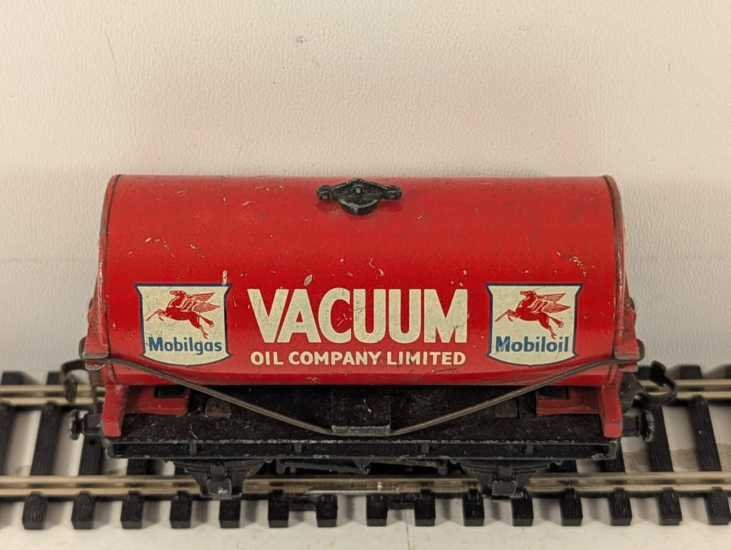 Hornby Dublo OO Gauge Vacuum Oil Company Tank Wagon Vacuum Oil Red