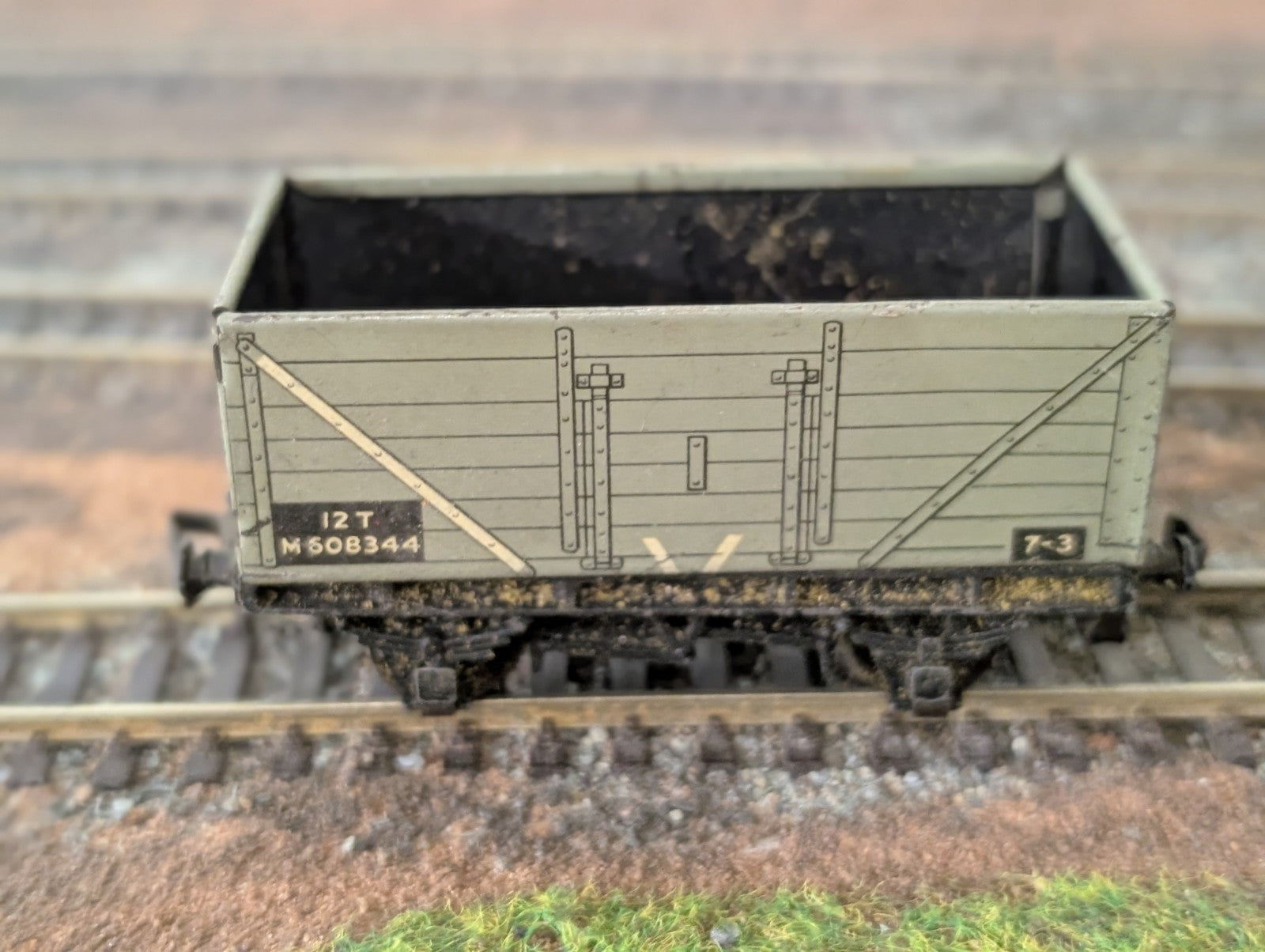 Hornby Dublo 7 Plank Open Wagon. 12T M608344