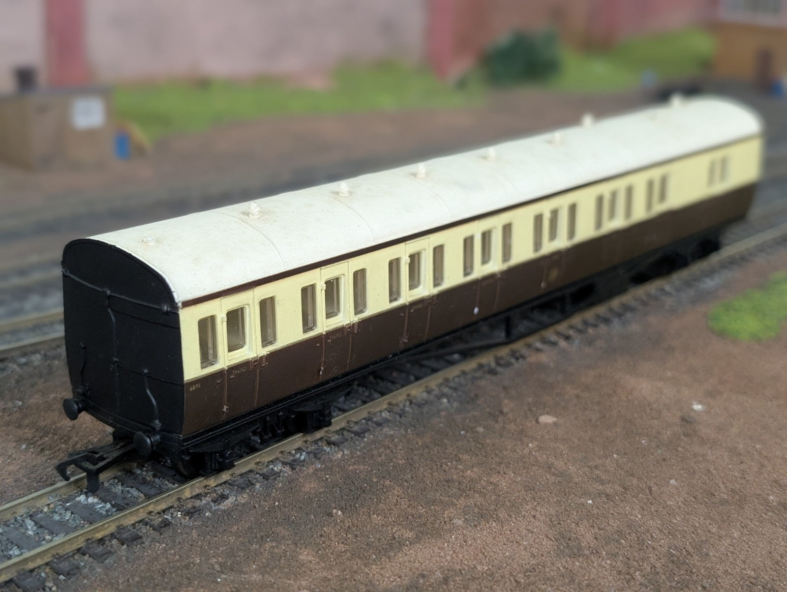 Airfix 54250 Class B Suburban Brake 1st/3rd Coach 6895 Brown/Cream