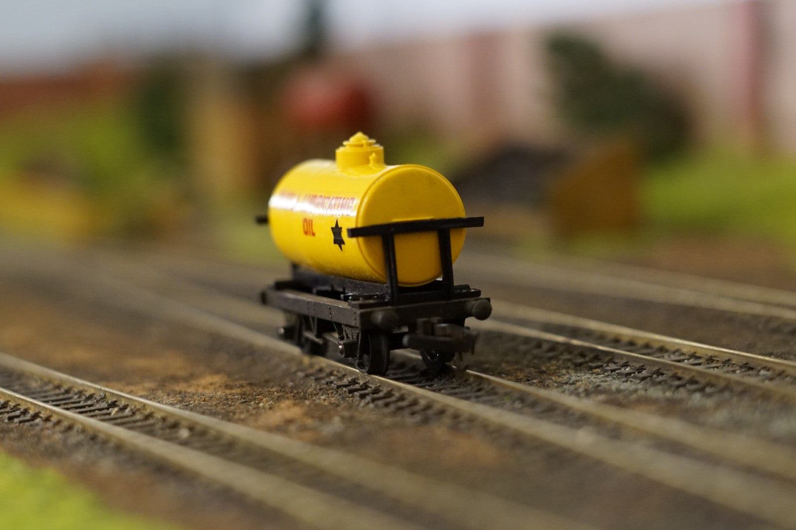 Tri-ang Hornby R211 OO Gauge BR Shell Lubricating Oil Tank Wagon Boxed