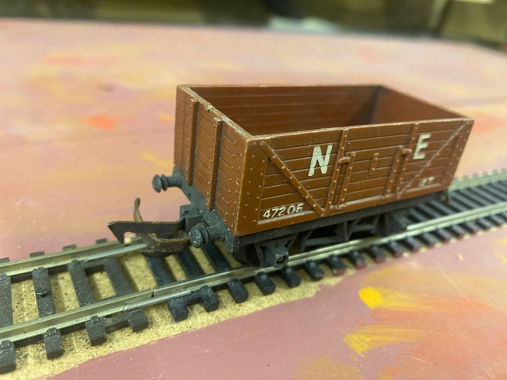 Tri-ang R10/13. OO Gauge. N E 7 plank Open Mineral wagon