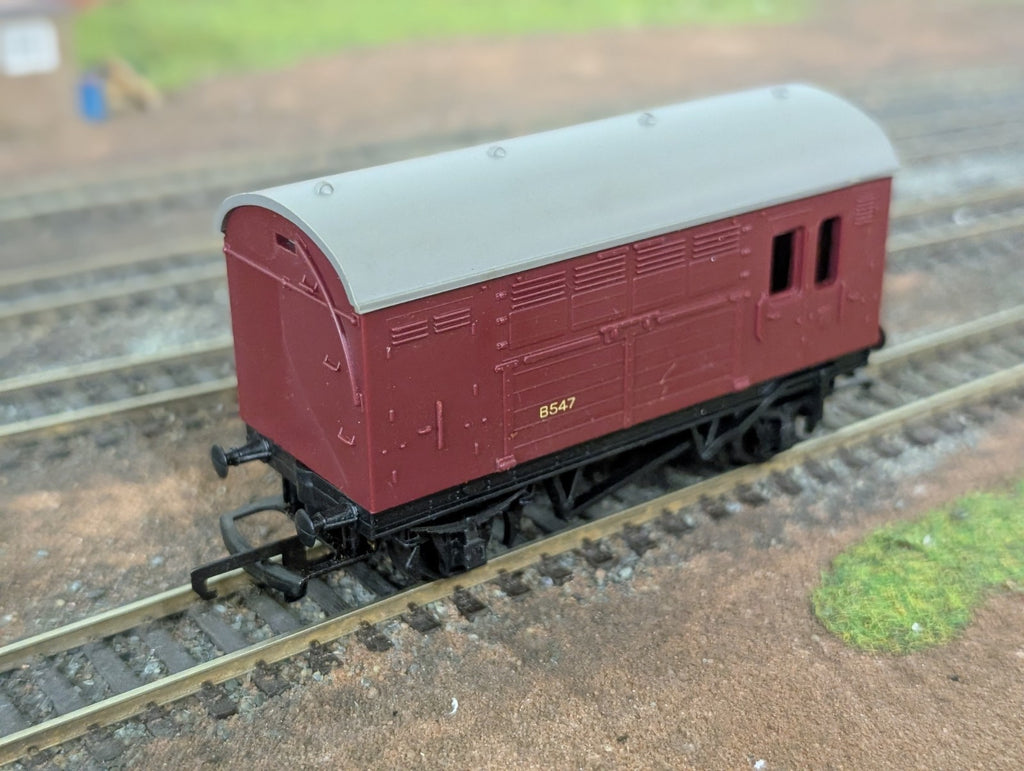 Tri-ang R123 OO Gauge Horse Box Wagon B547