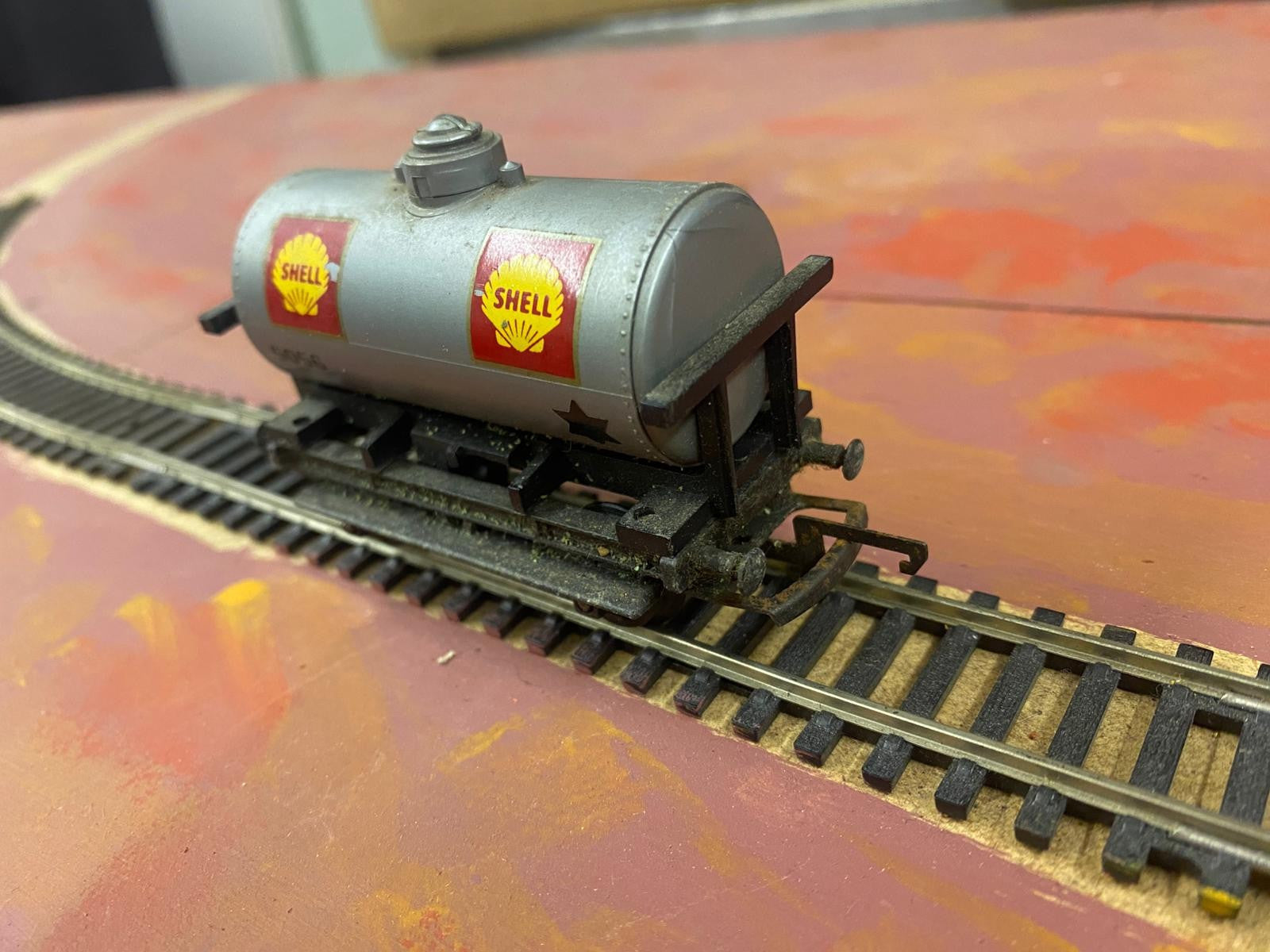 Tri-ang R12 OO Gauge Shell Petroleum Tank Wagon No. 5056