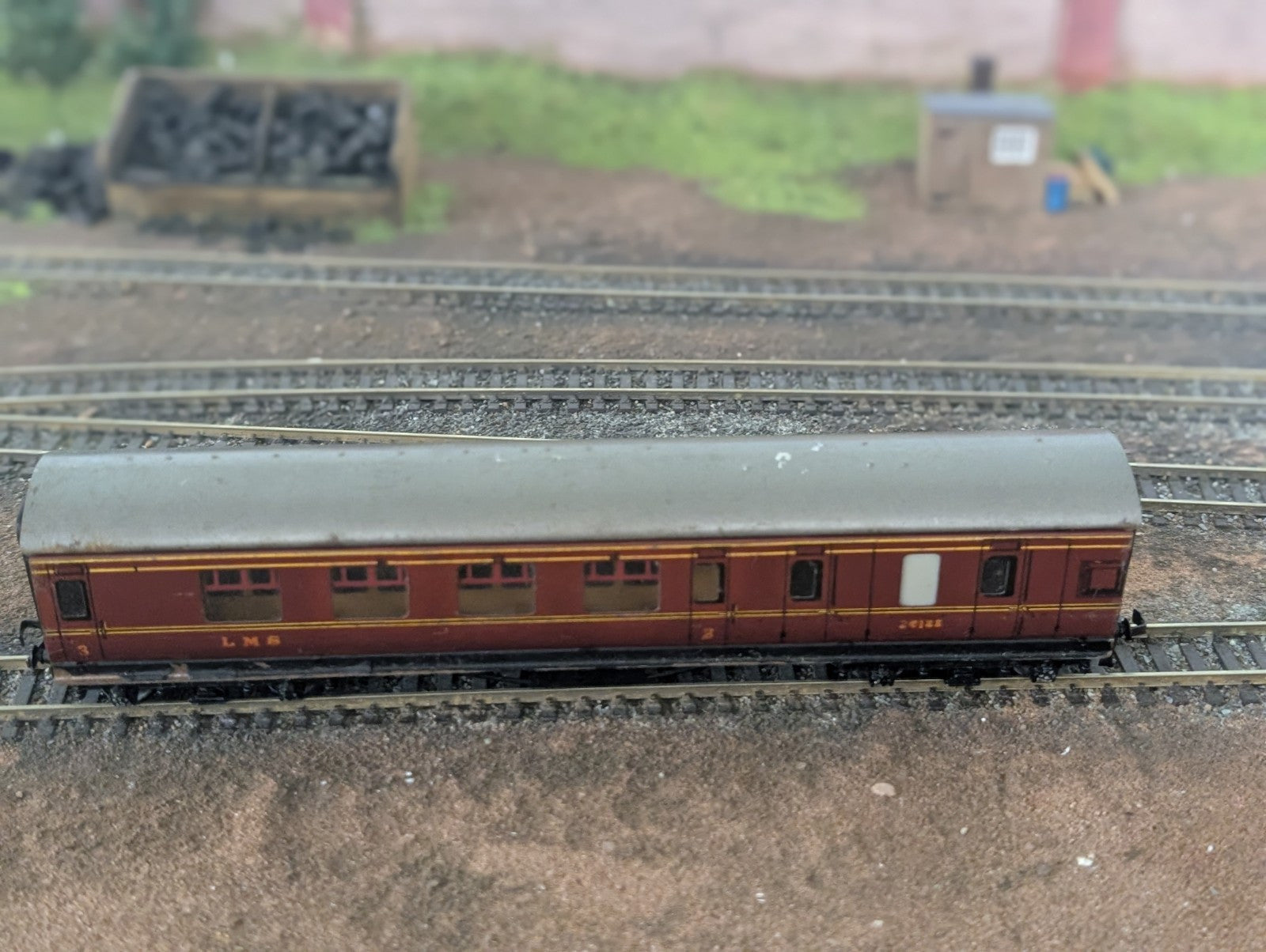 Hornby Dublo OO Gauge LMS Corridor Third Coach M26133