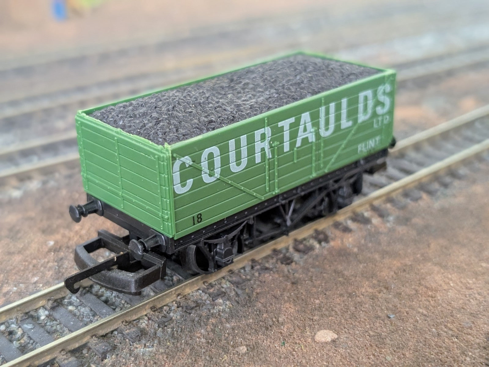 Lima L305678 7 plank wagon Courtaulds in green with coal load on model railway track