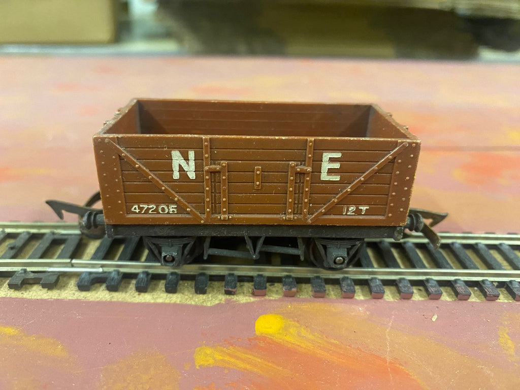 Tri-ang R10/13. OO Gauge. N E 7 plank Open Mineral wagon