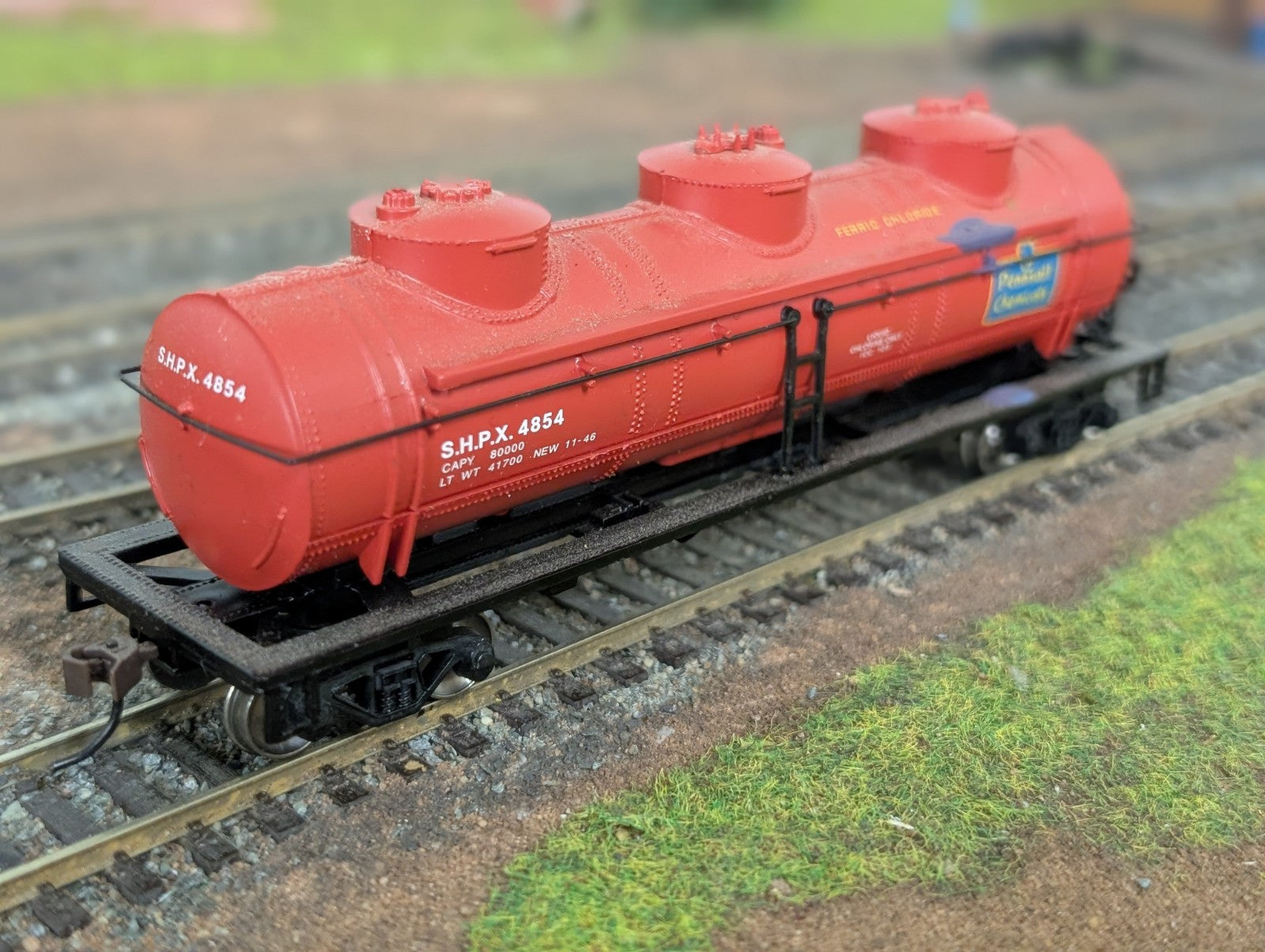 Bachmann USA 17127BAC HO Gauge 40' 3-Dome Tank Car Pennsalt Chemicals Red