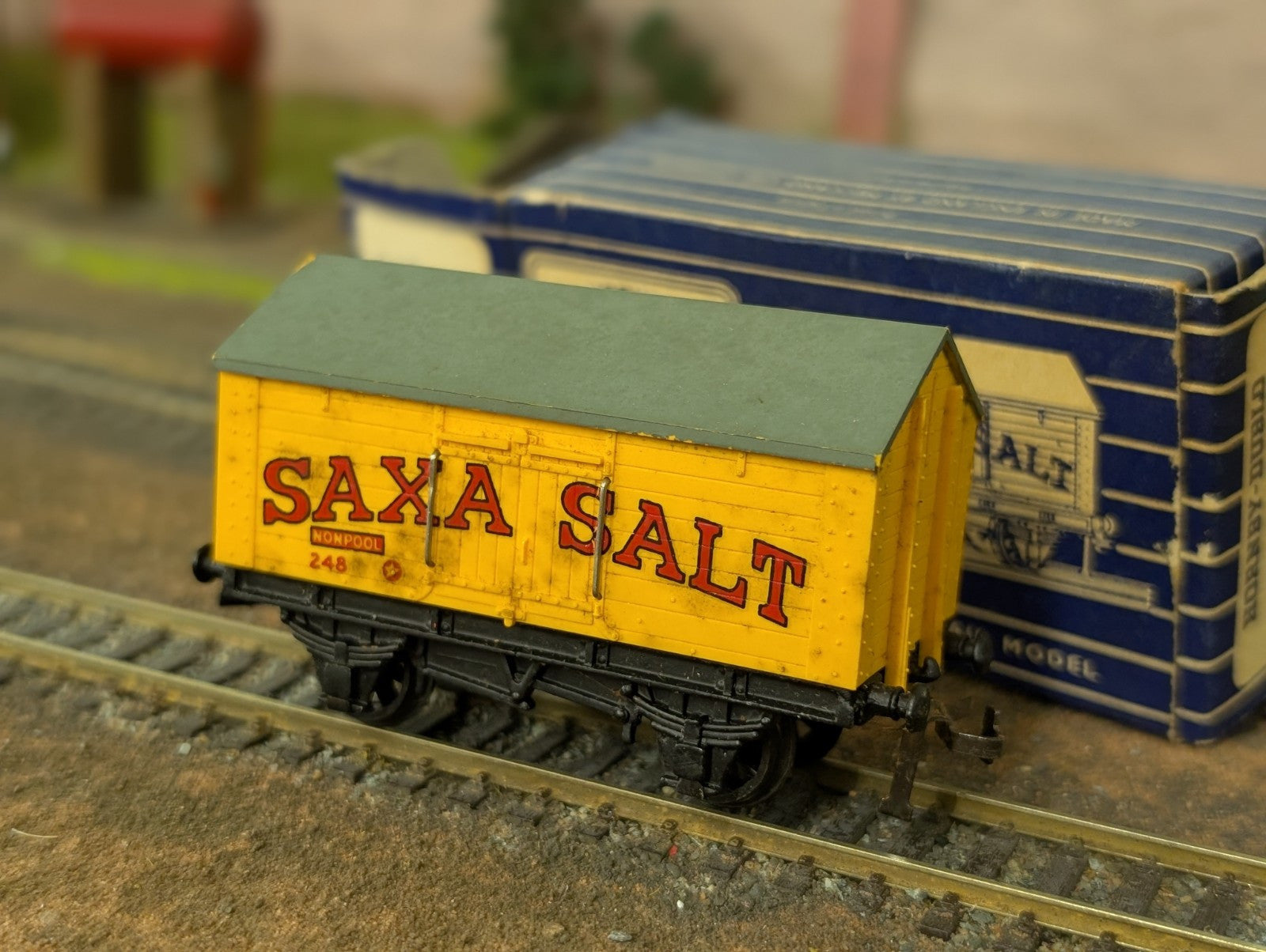 Hornby Dublo 32068 OO Gauge SD6 Saxa Salt Box Van Boxed