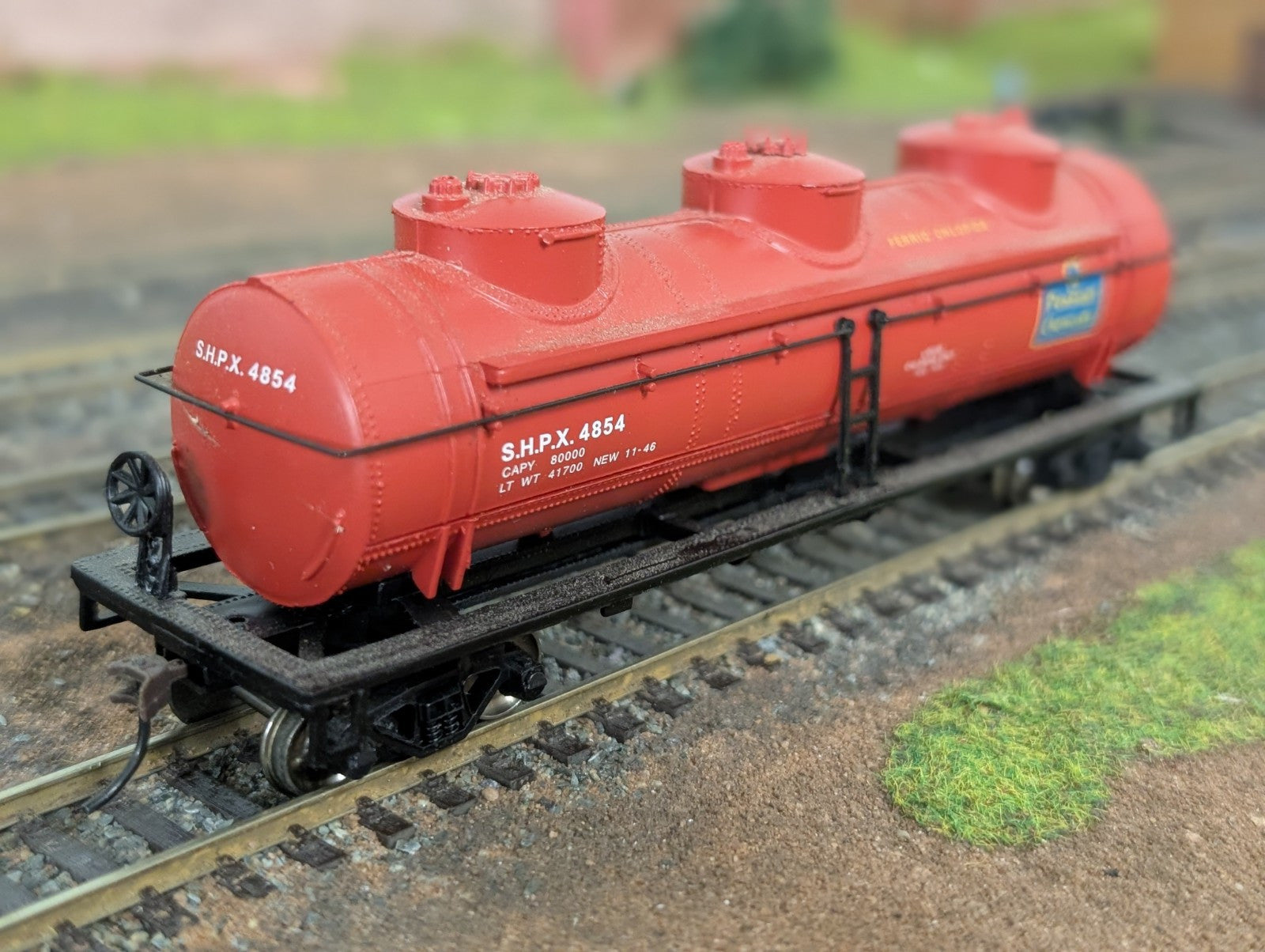 Bachmann USA 17127BAC HO Gauge 40' 3-Dome Tank Car Pennsalt Chemicals Red