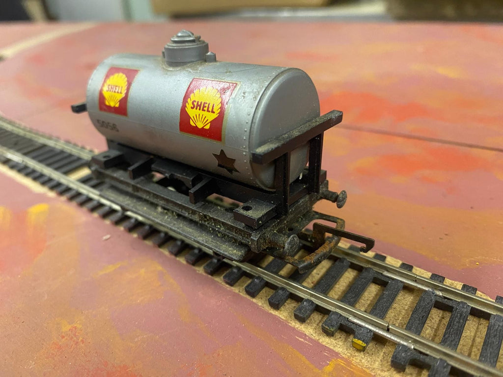 Tri-ang R12 OO Gauge Shell Petroleum Tank Wagon No. 5056