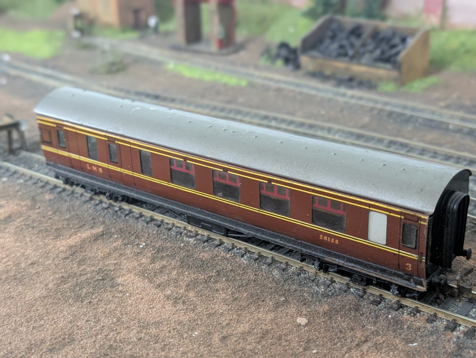 Hornby Dublo OO Gauge LMS Corridor Third Coach M26133