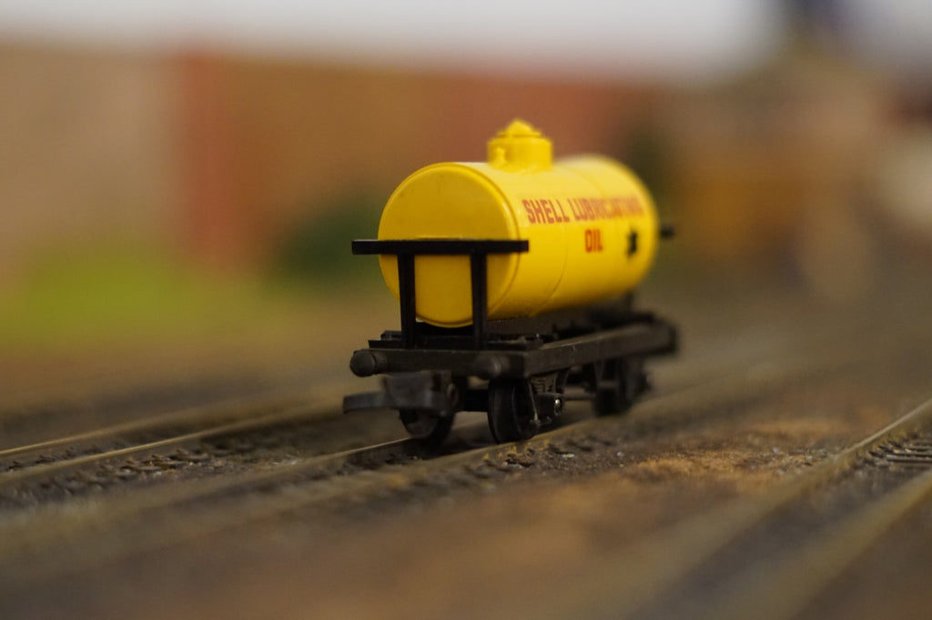 Tri-ang Hornby R211 OO Gauge BR Shell Lubricating Oil Tank Wagon Boxed
