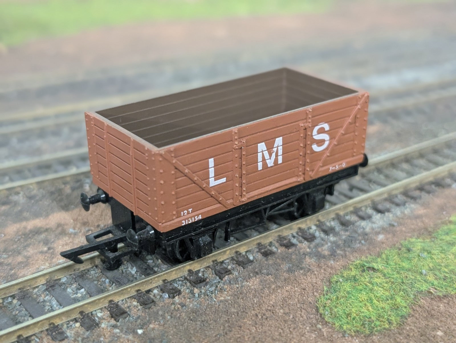 Graham Farish 12101 Farish 7 Plank Wagon in LMS baxuite OO Gauge