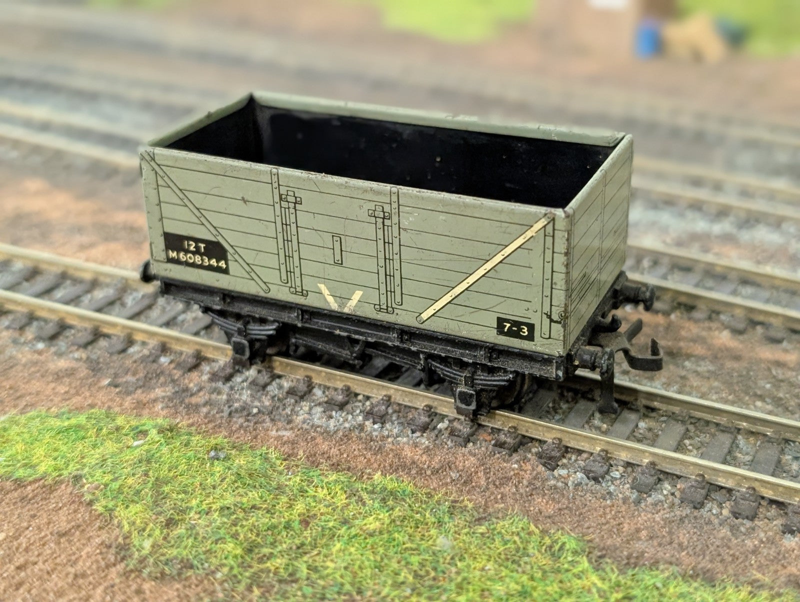 Hornby Dublo 7 Plank Open Wagon. 12T M608344