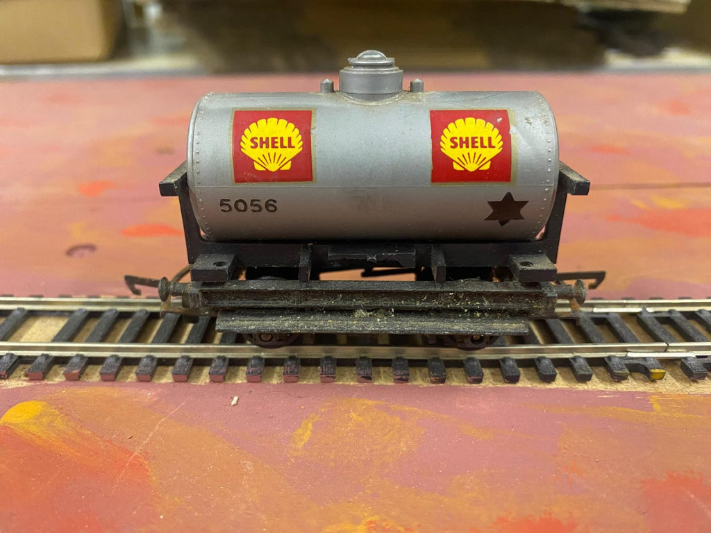 Tri-ang R12 OO Gauge Shell Petroleum Tank Wagon No. 5056