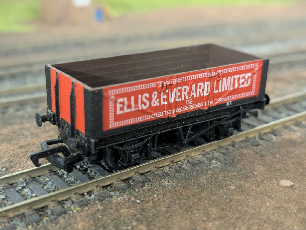 Mainline OO Gauge 37-131 5 Plank open wagon Ellis and Everard on model railway tracks