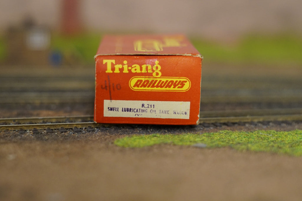 Tri-ang Hornby R211 OO Gauge BR Shell Lubricating Oil Tank Wagon Boxed