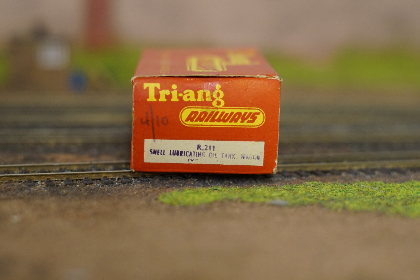 Tri-ang Hornby R211 OO Gauge BR Shell Lubricating Oil Tank Wagon Boxed