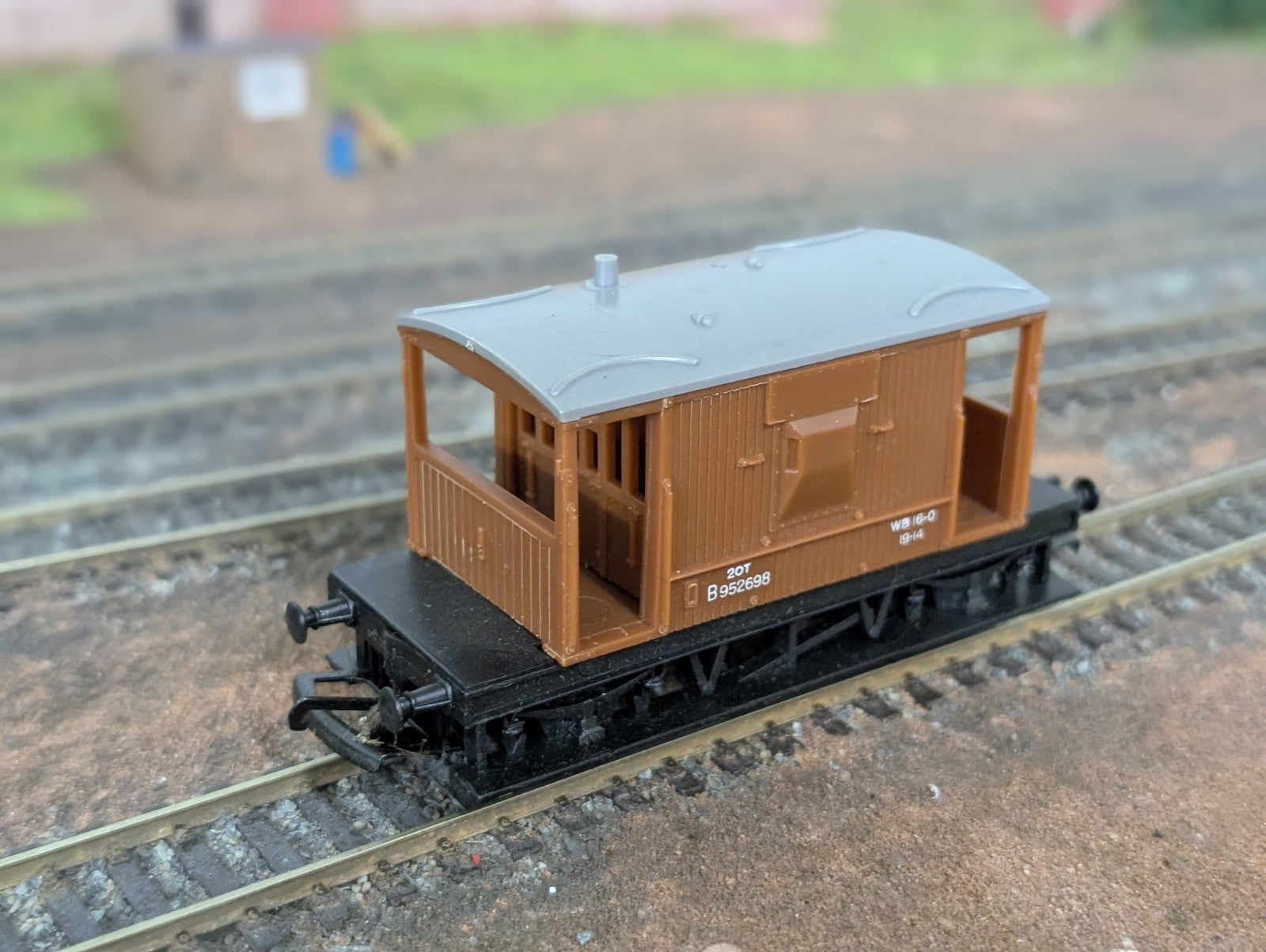 Hornby 20T Brake Van B952698 OO Gauge