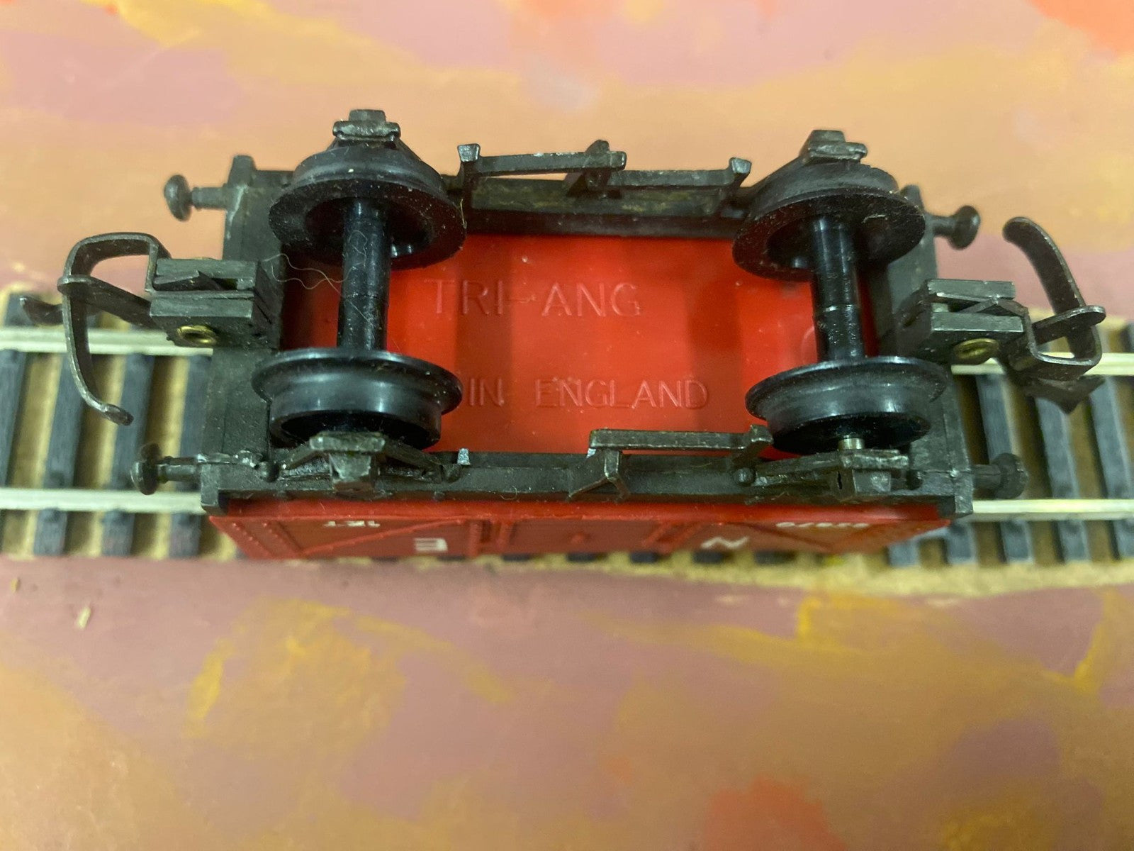 Tri-ang OO Gauge N.E. 7 Plank Coal Ore Wagon No. 83670