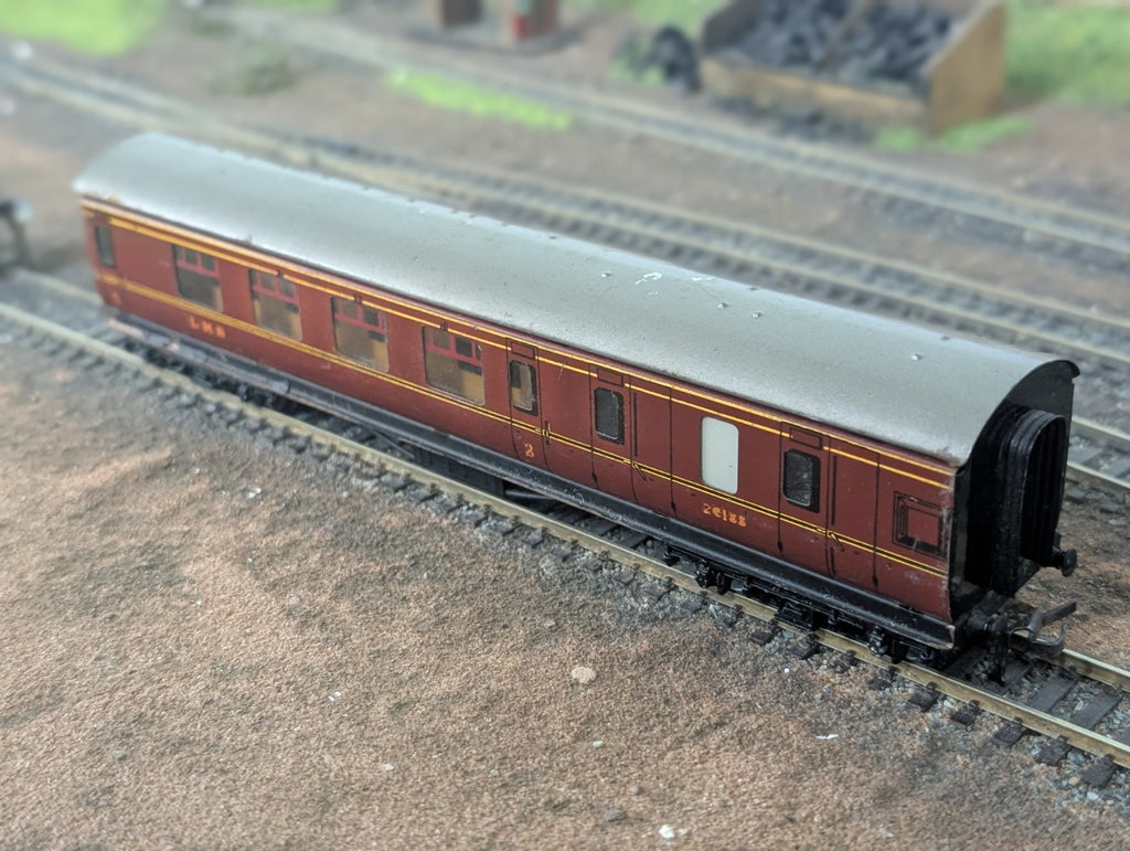 Hornby Dublo OO Gauge LMS Corridor Third Coach M26133
