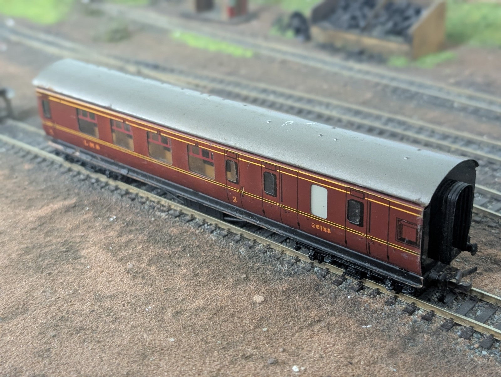 Hornby Dublo OO Gauge LMS Corridor Third Coach M26133
