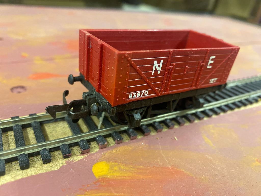 Tri-ang OO Gauge N.E. 7 Plank Coal Ore Wagon No. 83670
