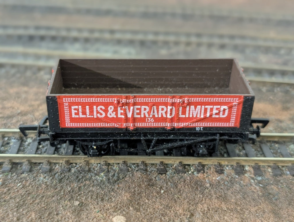 Mainline OO Gauge 37-131 5 Plank open Wagon Ellis and Everard on model railway tracks