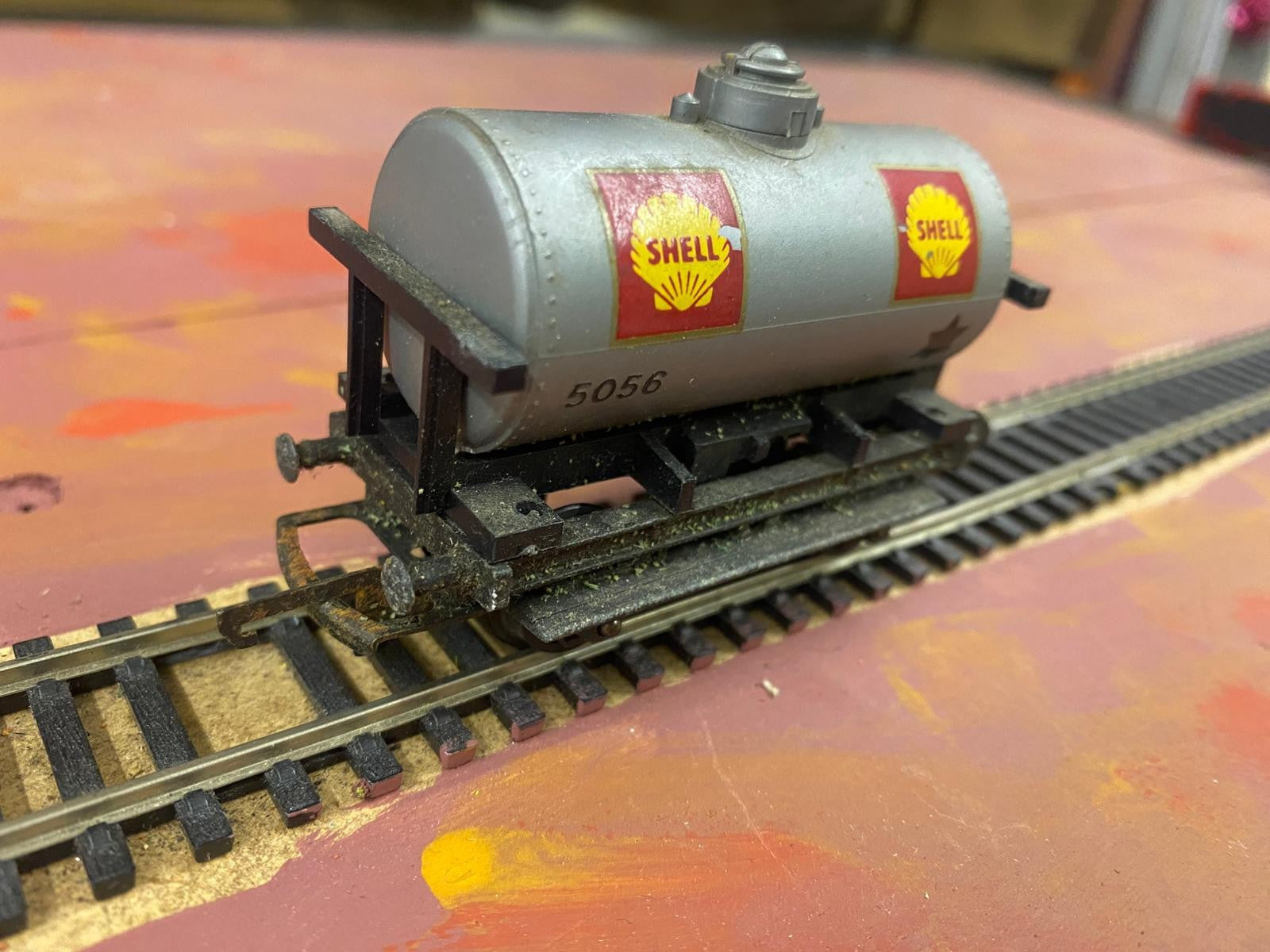 Tri-ang R12 OO Gauge Shell Petroleum Tank Wagon No. 5056