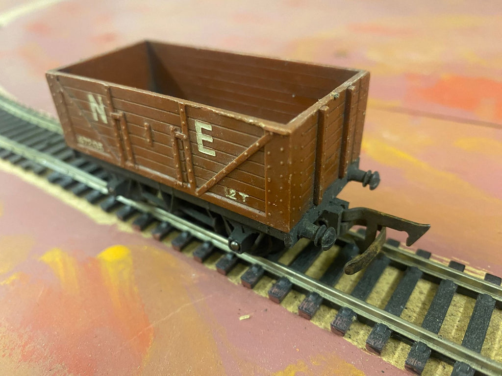 Tri-ang R10/13. OO Gauge. N E 7 plank Open Mineral wagon