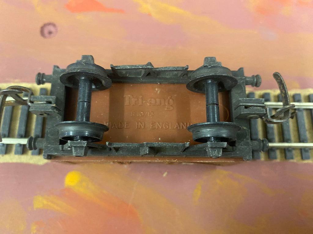 Tri-ang R10/13. OO Gauge. N E 7 plank Open Mineral wagon