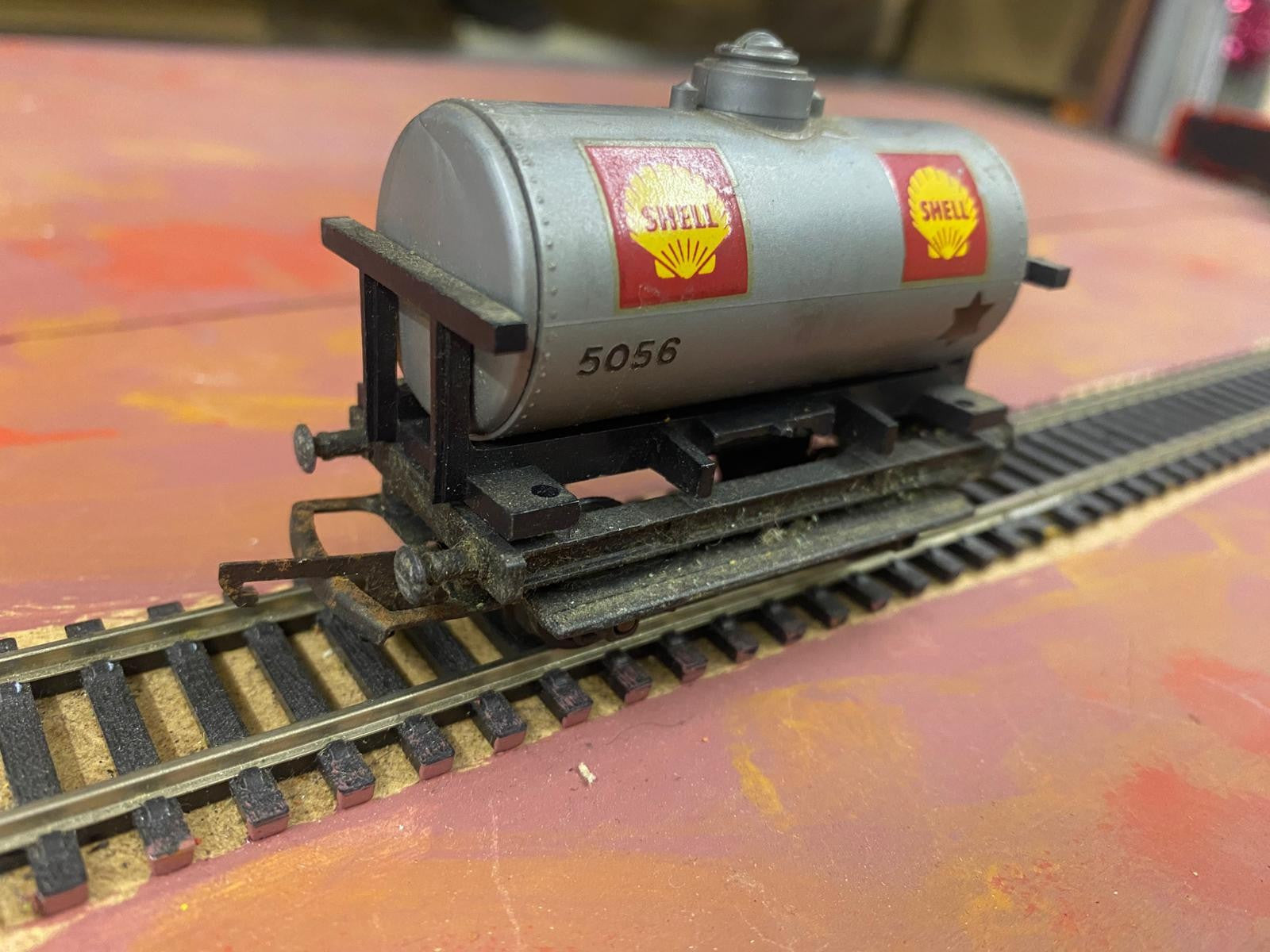 Tri-ang R12 OO Gauge Shell Petroleum Tank Wagon No. 5056