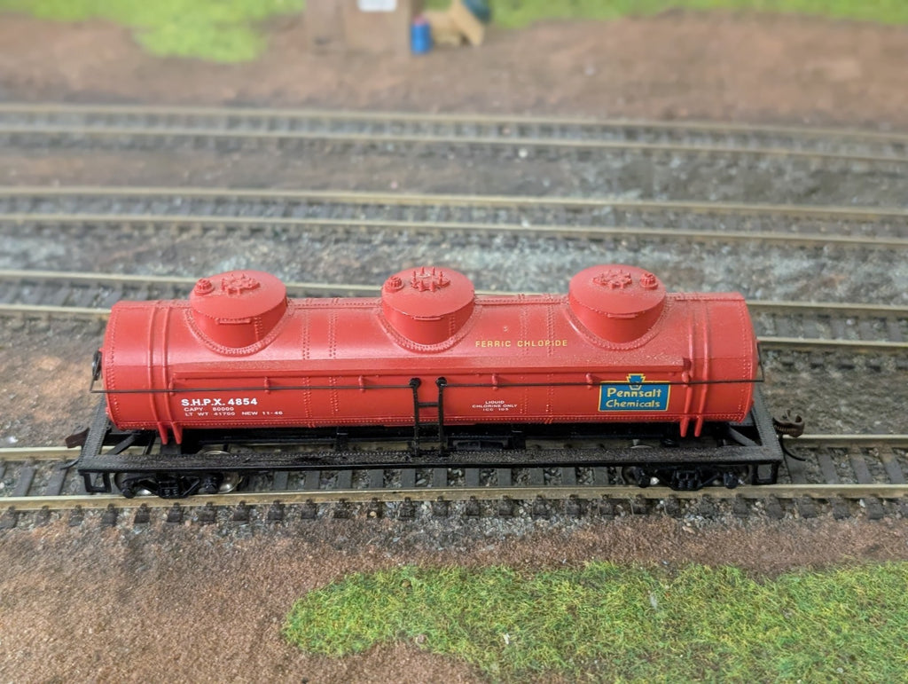 Bachmann USA 17127BAC HO Gauge 40' 3-Dome Tank Car Pennsalt Chemicals Red