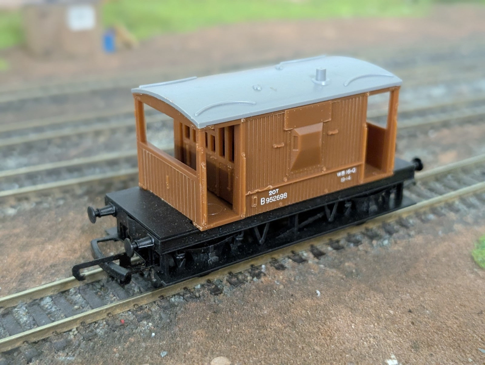 Hornby 20T Brake Van B952698 OO Gauge