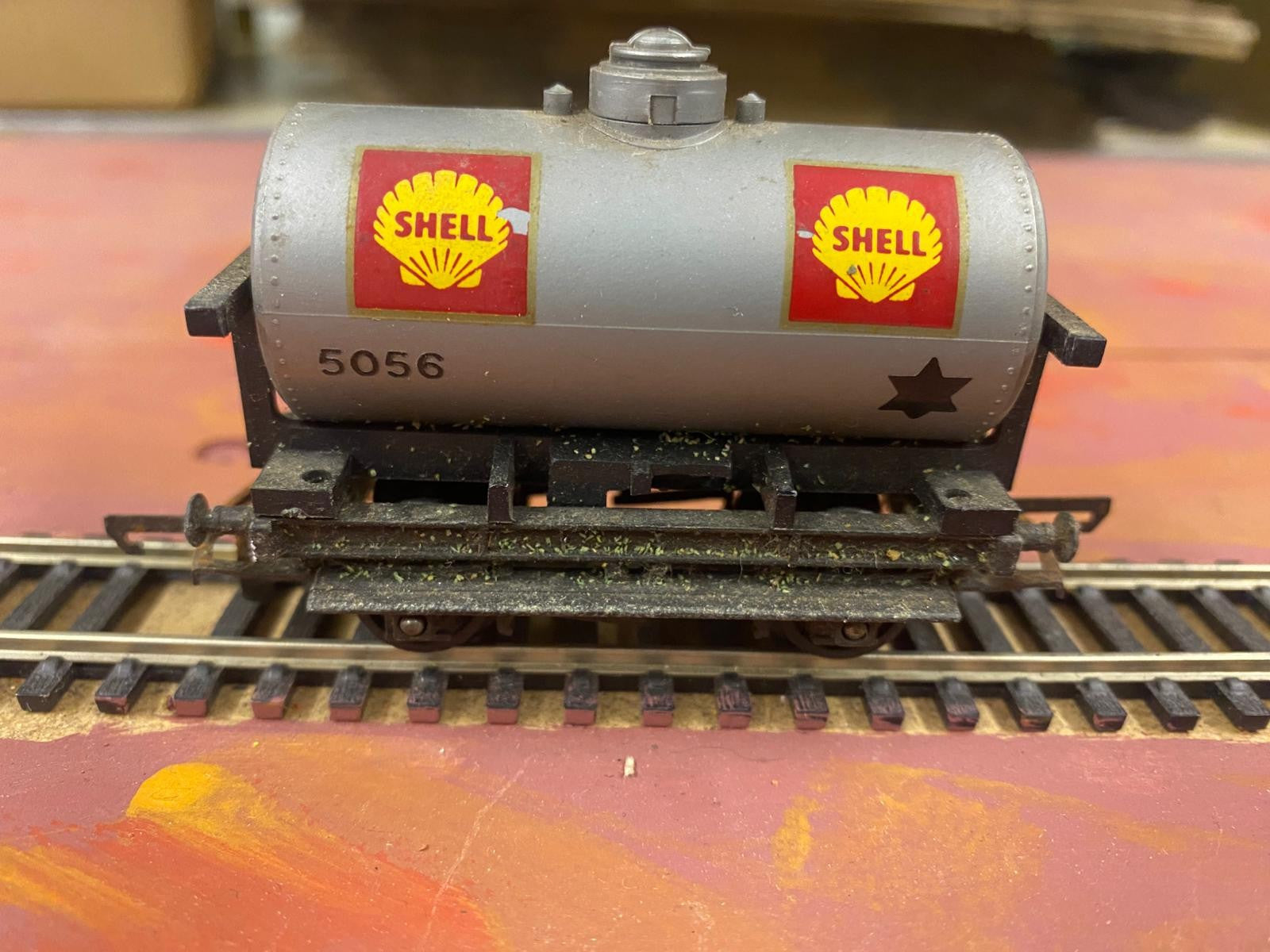 Tri-ang R12 OO Gauge Shell Petroleum Tank Wagon No. 5056
