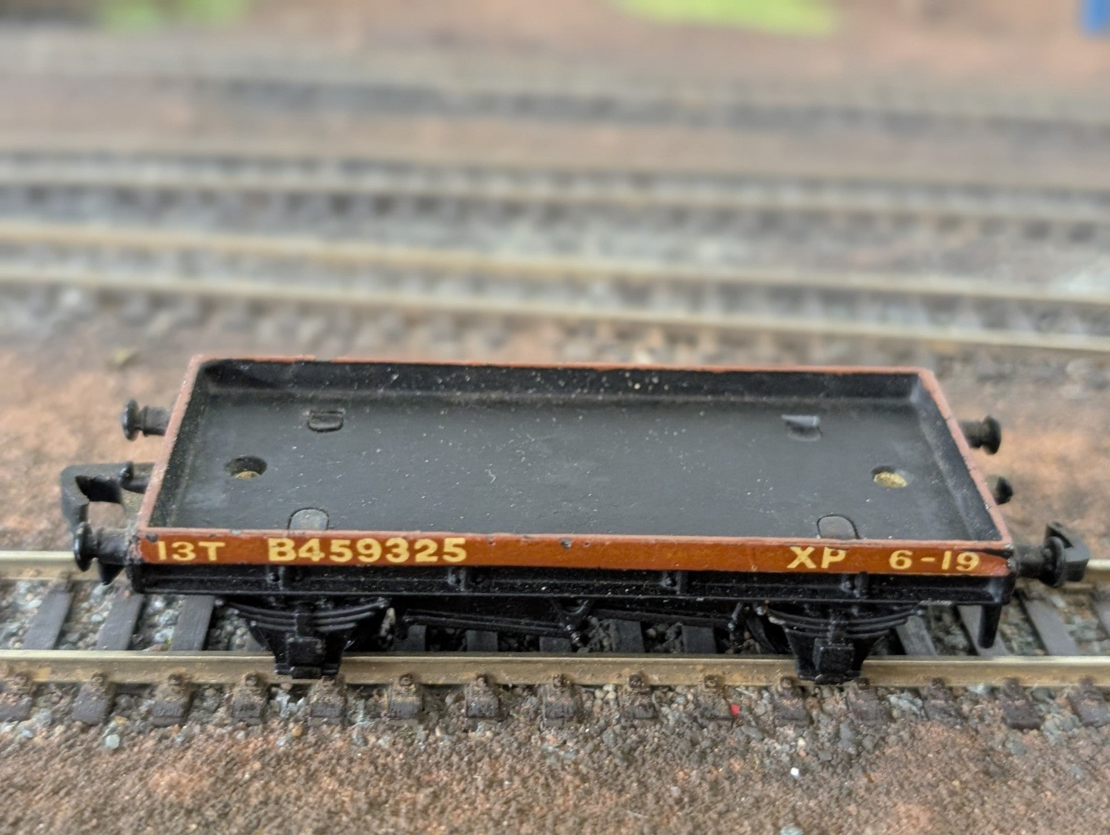 Hornby Dublo OO Gauge 13 Ton Flat Wagon B459325 XP 6-19